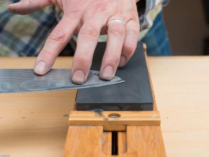 Electric vs Manual Knife Sharpeners — Which One Saves Your Edge (and Your Time)?