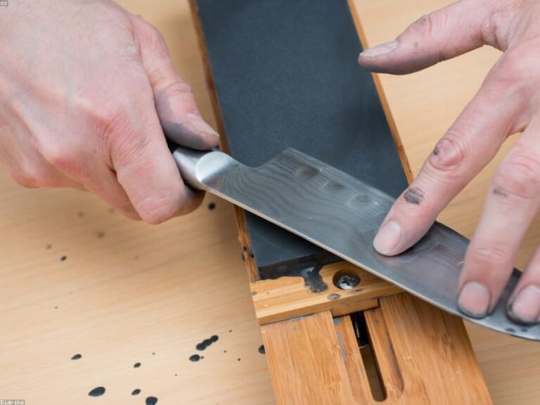 How to Strop a Knife – The 2-Minute Trick That Keeps Your Edge Razor Sharp