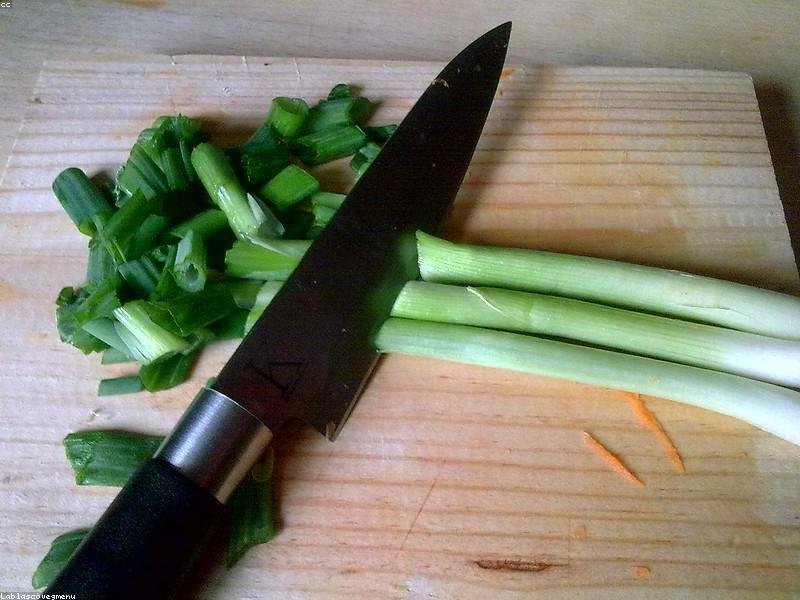 Kitchen Knife Storage Guide — Magnetic Strips vs Blocks vs Drawer Inserts (What Actually Protects Yo