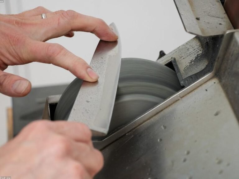 Knife Sharpening Angle Guide ? 15? vs 17? vs 20? (And Why 2 Degrees Changes Everything)