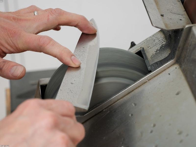 Knife Sharpening Angle Guide ? 15? vs 17? vs 20? (And Why 2 Degrees Changes Everything)